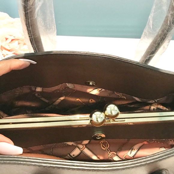 La Terre Fashion large handbag in chocolate. - Picture 5 of 7